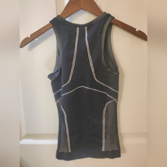 Carbon 38 Workout Tank XS - Picture 8 of 10